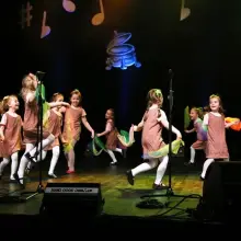 Zobacz zdjęcie: Przedszkolaki na scenie BOK - MCC