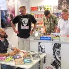 Zobacz zdjęcie: Targi Książki 2017 Marcin Szczygielski i Tomasz Raczek z Instytutu Wydawniczego Latarnik