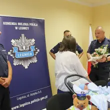 Zobacz zdjęcie: Rodzina najmłodszego policjanta z drogówki podziękowała mundurowym