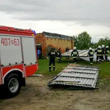 Zobacz zdjęcie: Nawałnica uszkodziła dach budynku w Raciborowicach