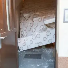 Zobacz zdjęcie: Runął sufit w bloku na Górników