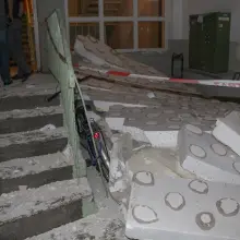 Zobacz zdjęcie: Runął sufit w bloku na Górników