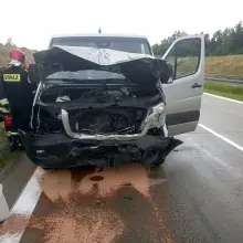 Zobacz zdjęcie: Zderzenie Seata z Mercedesem na A18. Jedna osoba ranna