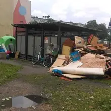 Zobacz zdjęcie: Syf przy Żwirki i Wigury