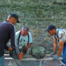Zobacz zdjęcie: Ruszyła konserwacja rzeźb z lapidarium bolesławieckiego muzeum