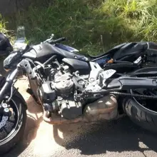 Zobacz zdjęcie: Motocykl zderzył się z osobówką, 40-latek ranny