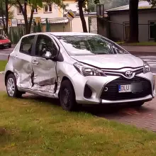 Zobacz zdjęcie: Wypadek koło stadionu, zderzyły się dwa auta