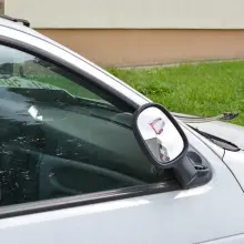 Zobacz zdjęcie: Biały Renault straszy przy II LO