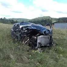 Zobacz zdjęcie: Wypadek na krajowej 30. Dwie osoby ranne, 66-latek ciężko