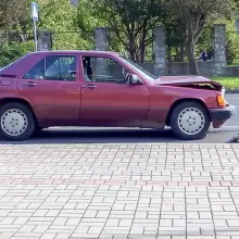 Zobacz zdjęcie: Mercedes najechał na tył Renaulta. Jedna osoba ranna