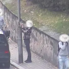 Zobacz zdjęcie: Chciał się reklamować na latarniach, dostał mandat