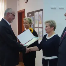 Zobacz zdjęcie: Nauczyciele i dyrektorzy szkół z Gminy Bolesławiec uhonorowani
