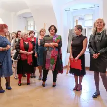 Zobacz zdjęcie: Uczestnicy wystawy prac Jolanty Ajlikow-Czarneckiej