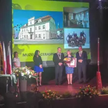 Переглянути фотографію: Музей кераміки, Цех різних ремесел і малого підприємництва та Krystyna Gay-Kutschenreiter відзначені Управлінням маршалка Нижньосілезького воєводства