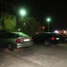 Zobacz zdjęcie: Uszkodzone pojazdy na parkingu przy ul. Kościuszki