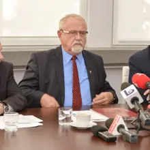 Zobacz zdjęcie: Konferencja z udziałem starosty Karola Stasika, wicestarosty Tomasza Gabrysiaka i członka Zarządu Powiatu Stanisława Chwojnickiego