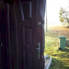 Zobacz zdjęcie: Wyłamane drzwi do remizy