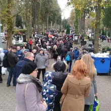 Zobacz zdjęcie: Tysiące ludzi odwiedza bolesławiecki cmentarz