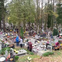Zobacz zdjęcie: Tysiące ludzi odwiedza bolesławiecki cmentarz