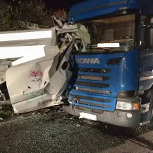 Zobacz zdjęcie: Wypadek bolesławieckiego busa w Niemczech. 22-letni kierowca ciężko ranny