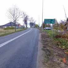 Zobacz zdjęcie: Latarnie na Kosiby stawiają przy samym asfalcie. A gdzie chodnik?! – pyta Czytelnik. Co na to magistrat?