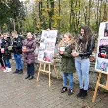 Zobacz zdjęcie: Zebrali ponad 3,7 tys. zł na akcję ratowania polskich cmentarzy na Kresach