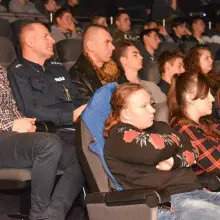 Zobacz zdjęcie: Debata o bezpieczeństwie w kinie Forum BOK – MCC i pokaz działania straży pożarnej na pl. Piłsudskiego w Bolesławcu