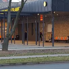Zobacz zdjęcie: Ludzie na dworcu PKS Bolesławiec
