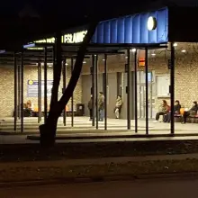 Zobacz zdjęcie: Ludzie na dworcu PKS Bolesławiec