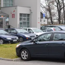 Zobacz zdjęcie: Problem z parkingiem przy starostwie. W przyszłym roku postawią tam bramki?
