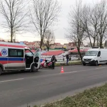 Zobacz zdjęcie: Bohaterów Getta: Motorowerzysta potrącony przez busa na niemieckich blachach