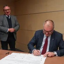 Zobacz zdjęcie: Uroczystość podpisania umowy o dofinansowaniu projektu remontu Bazyliki Maryjnej w Bolesławcu