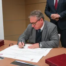 Zobacz zdjęcie: Uroczystość podpisania umowy o dofinansowaniu projektu remontu Bazyliki Maryjnej w Bolesławcu