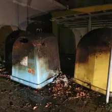 Zobacz zdjęcie: Ugaszone kontenery na śmieci