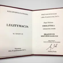 Zobacz zdjęcie: Prezes Ceramiki Artystycznej Helena Smoleńska odznaczona przez wojewodę