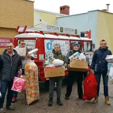 Zobacz zdjęcie: Ekipa Klasyków z Miasta Ceramiki obdarowała dzieciaki, które Święta spędzą w szpitalu powiatowym w Bolesławcu