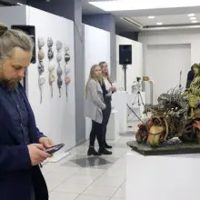 Zobacz zdjęcie: Rzeźby z pleneru ceramicznego 2012-2017 w legnickim BWA