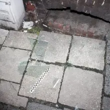 Zobacz zdjęcie: Chcieli się włamać do sklepu. Powstrzymała ich… krata w oknie