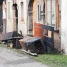 Zobacz zdjęcie: Policjanci uratowali dwie dziewczynki z pożaru