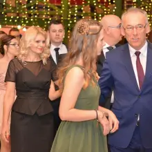 Zobacz zdjęcie: Studniówka uczniów Zespołu Szkół Handlowych i Usługowych w Bolesławcu w Pałacu Brunów (powiat lwówecki)