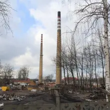 Zobacz zdjęcie: Runął drugi komin Zakładów Ceramicznych