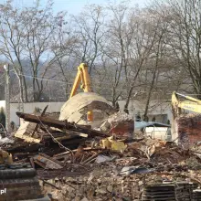 Zobacz zdjęcie: Runął drugi komin Zakładów Ceramicznych