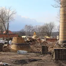 Zobacz zdjęcie: Runął drugi komin Zakładów Ceramicznych