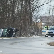 Zobacz zdjęcie: Auto wypadło na zakręcie między Zebrzydową a Czerną
