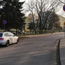 Zobacz zdjęcie: Zakaz postoju przy ulicy Bielskiej w Bolesławcu?