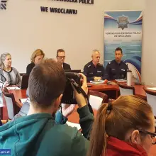 Zobacz zdjęcie: Policyjne ostrzeżenia dla mieszkańców na smartfony. Jest apka BLISKO!