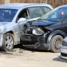 Zobacz zdjęcie: Wypadek koło stadionu, zderzyły się dwa auta