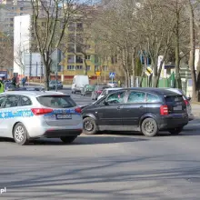 Zobacz zdjęcie: Wypadek koło stadionu, zderzyły się dwa auta