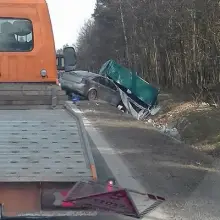 Zobacz zdjęcie: Opel staranowany przez przyczepę z gruzem pod Brzeźnikiem (k. Bolesławca)