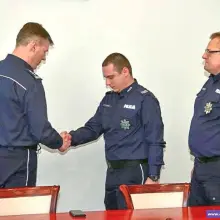 Zobacz zdjęcie: Policjanci nagrodzeni za ratowanie ludzkiego życia i profesjonalizm